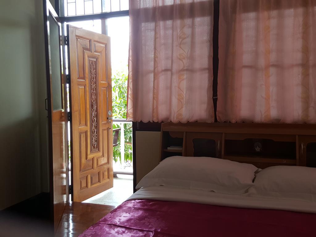 Emmanuel Guesthouse Прачуап Кири Кан Екстериор снимка