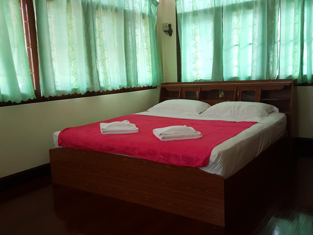 Emmanuel Guesthouse Прачуап Кири Кан Екстериор снимка