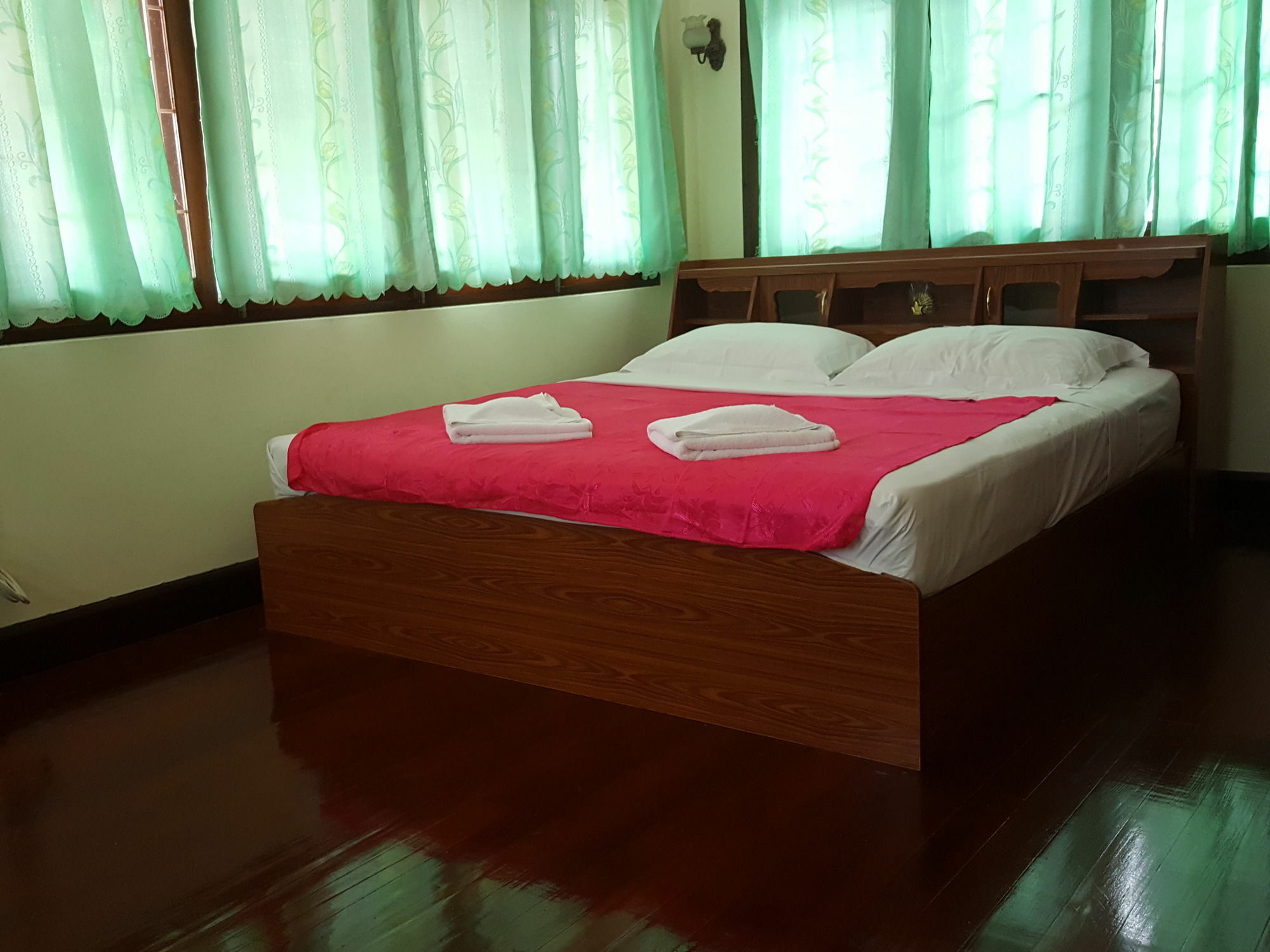 Emmanuel Guesthouse Прачуап Кири Кан Екстериор снимка
